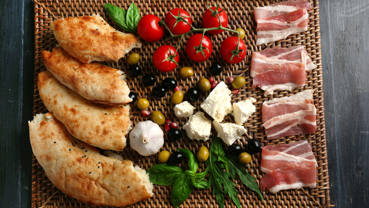 Kuchnia śródziemnomorska – smaki słońca i morza - Aktualności Kuchnia śródziemnomorska – smaki słońca i morza